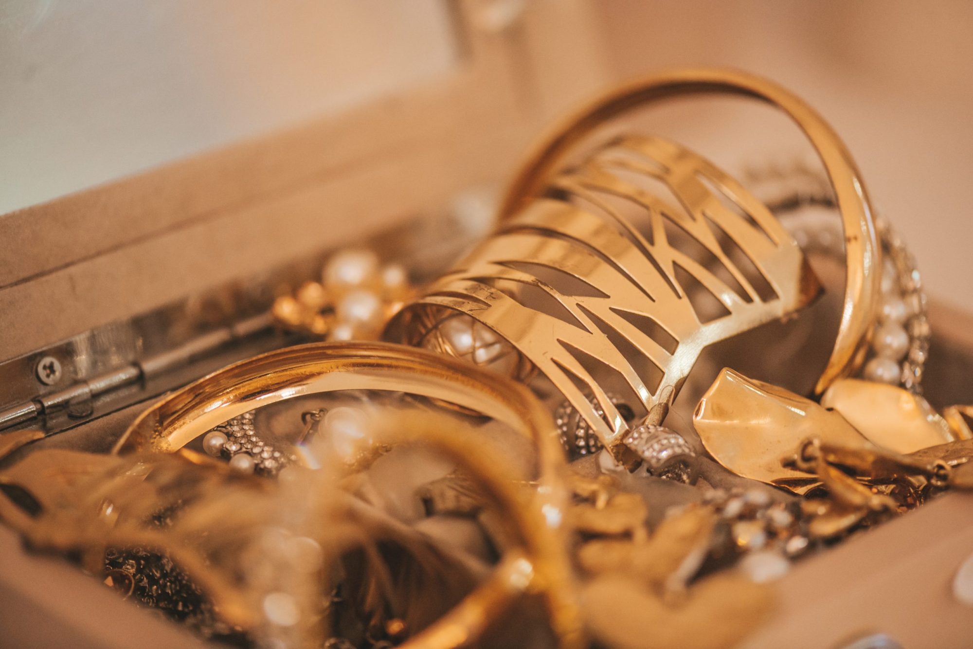 Gold jewellery - buy and sell jewellery in Staffordshire
